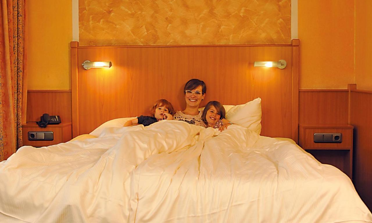 Dorf Wangerland Hotel ชิลลิคช์ ภายนอก รูปภาพ
