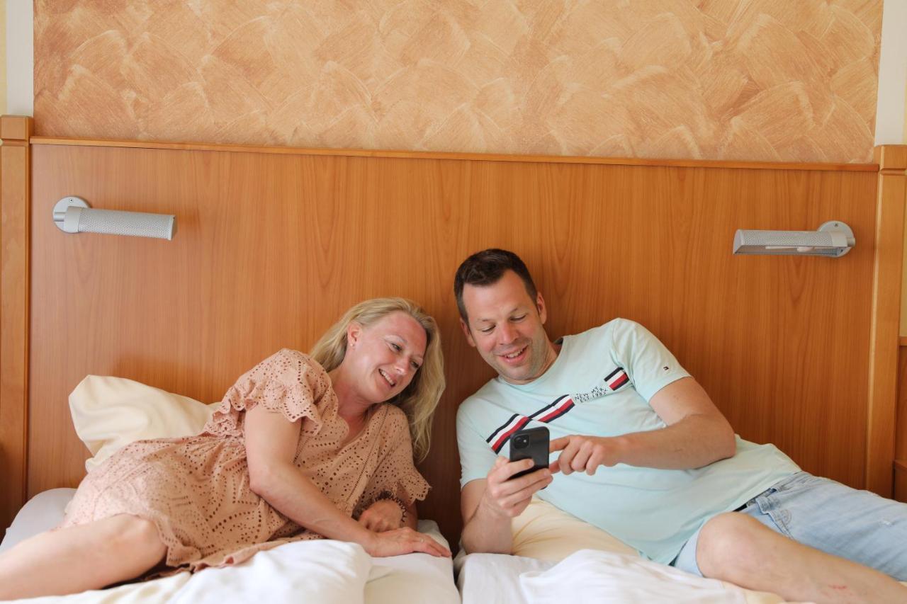 Dorf Wangerland Hotel ชิลลิคช์ ภายนอก รูปภาพ