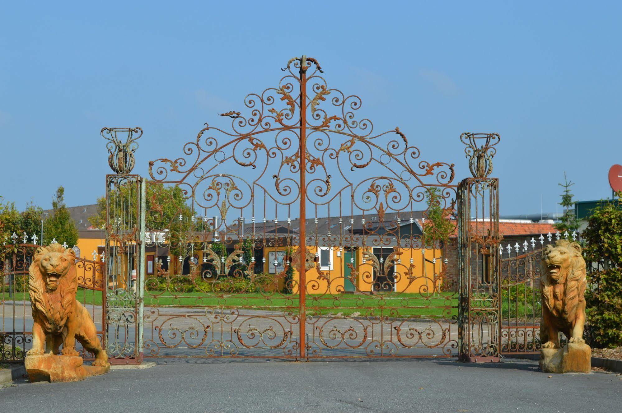 Dorf Wangerland Hotel ชิลลิคช์ ภายนอก รูปภาพ