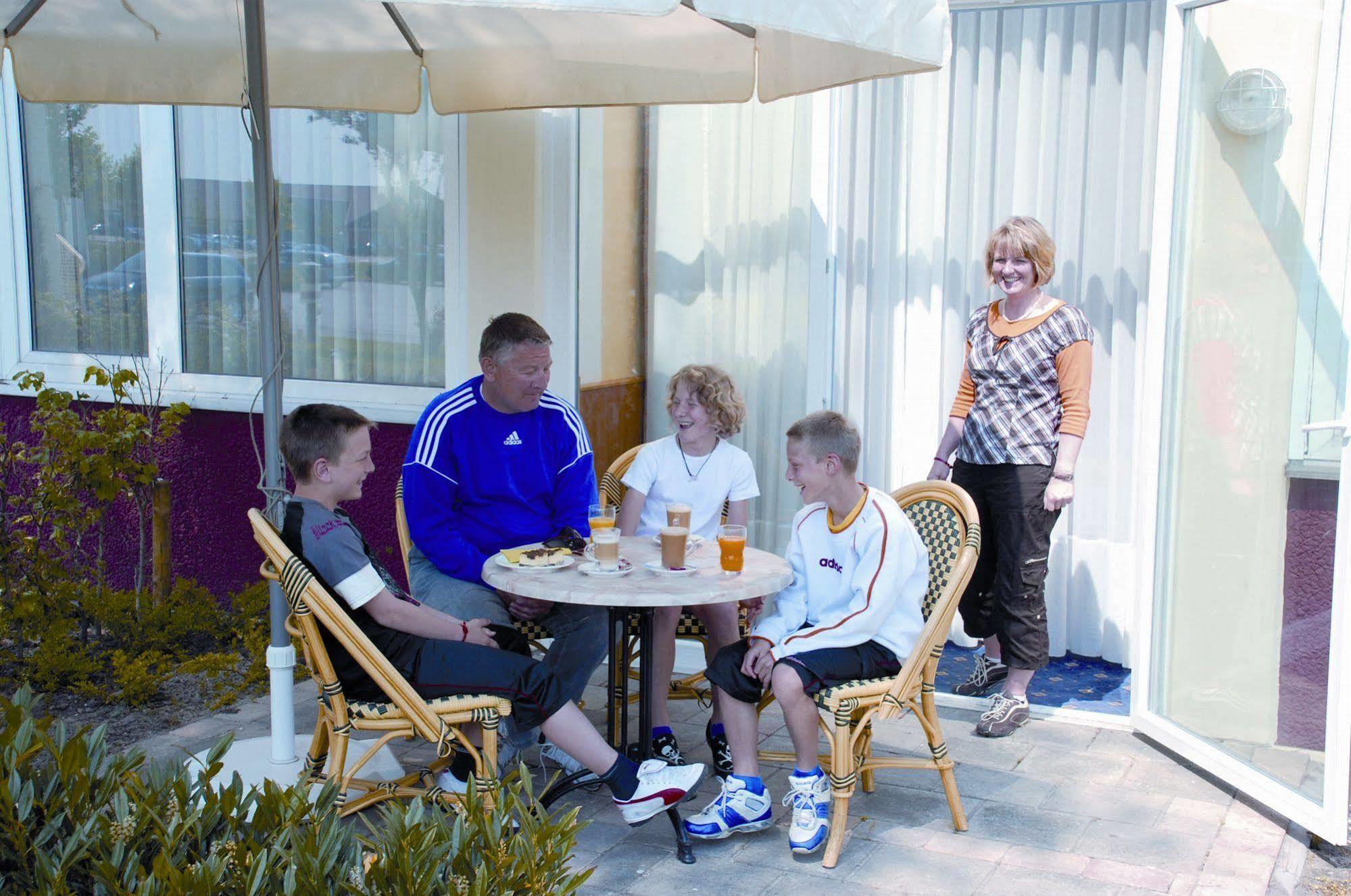 Dorf Wangerland Hotel ชิลลิคช์ ภายนอก รูปภาพ